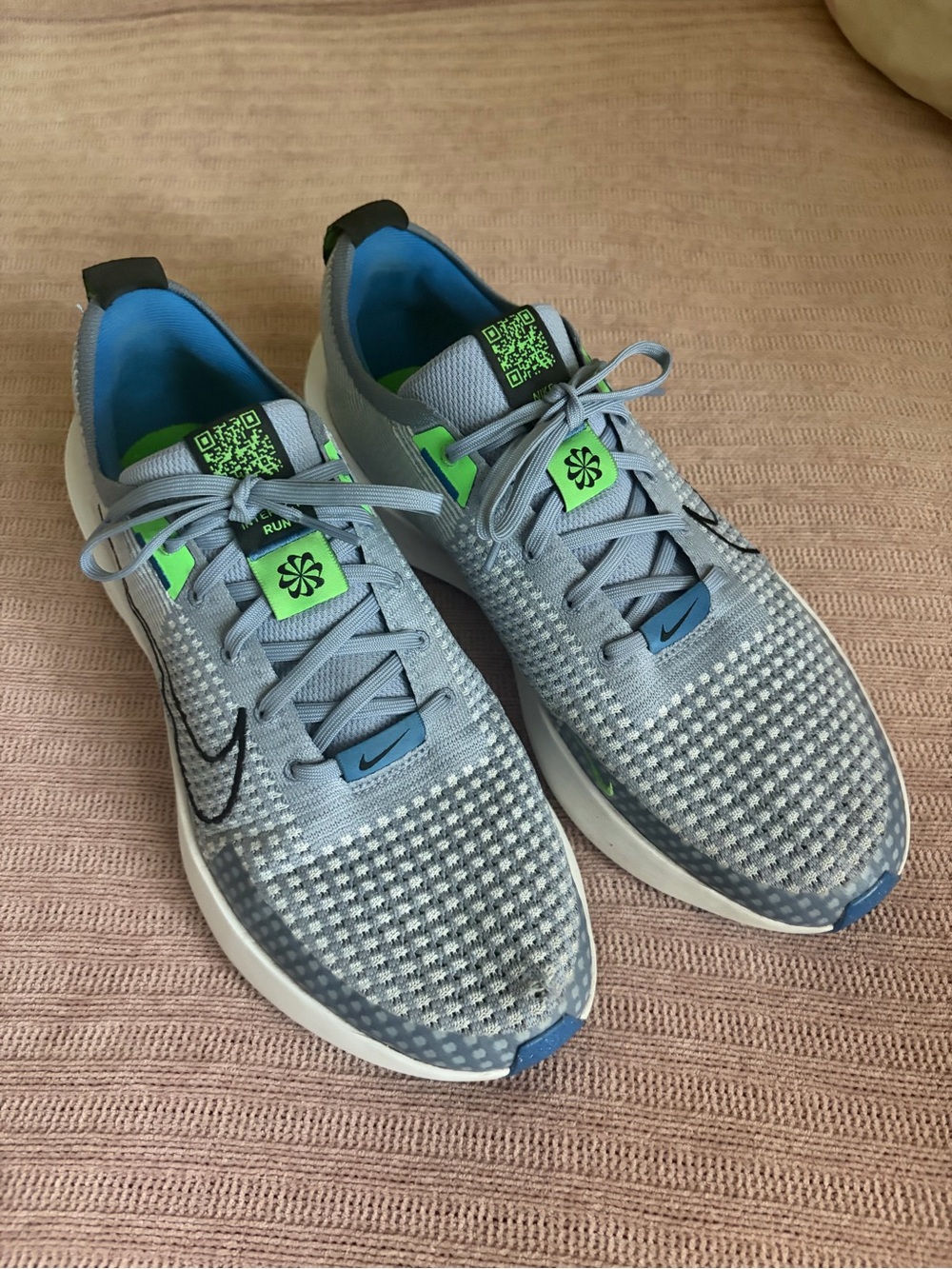 Nike Men’s Light Grey & Blue Running Shoes with Neon Green Accents Sz 11.5